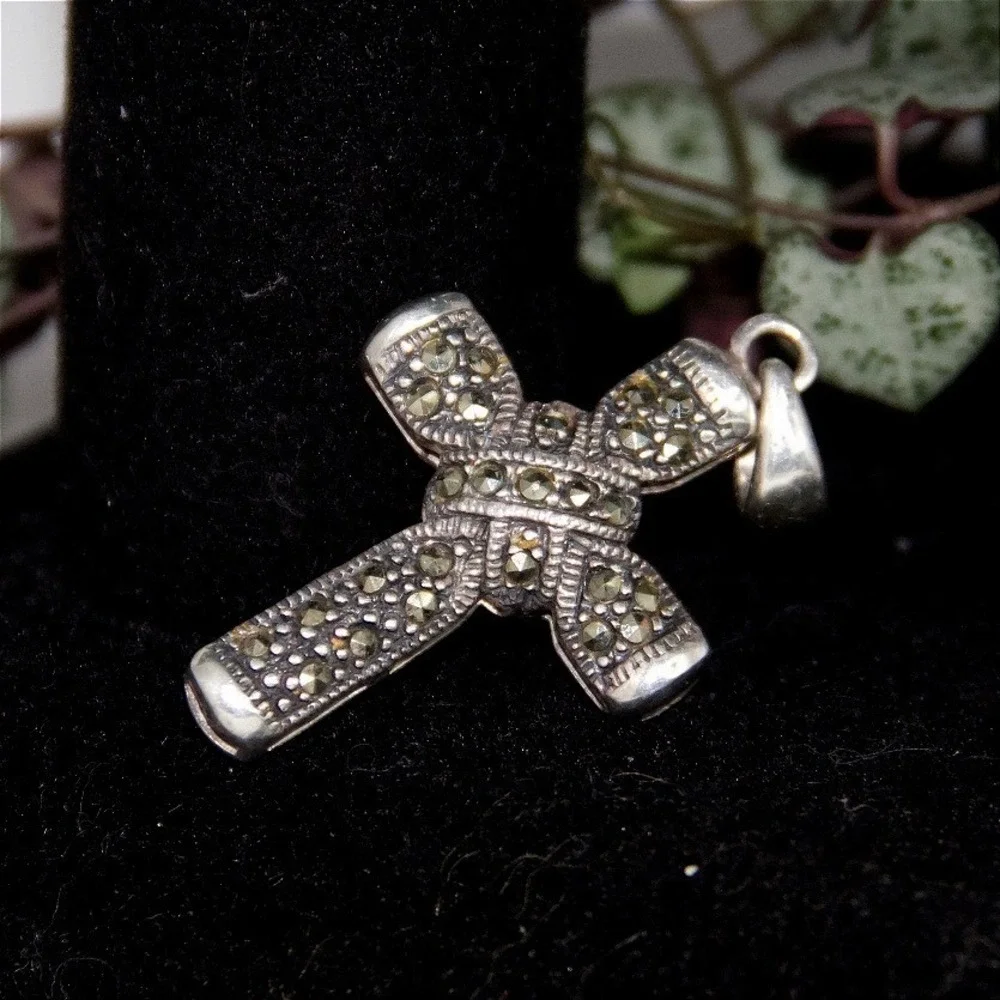Vintage Sterling Silver Marcasite Cross‎ Pendant Knotted Religious Charm 925